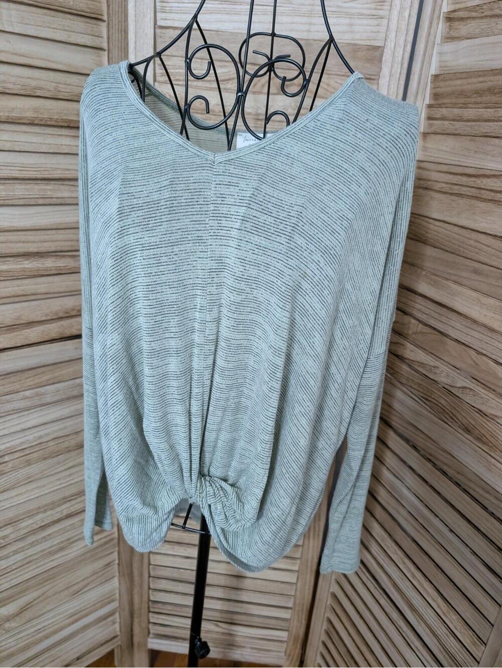 Lavender Field Anthropologie Women’s Top Size S Long Sleeve V-Neck Twisted Front